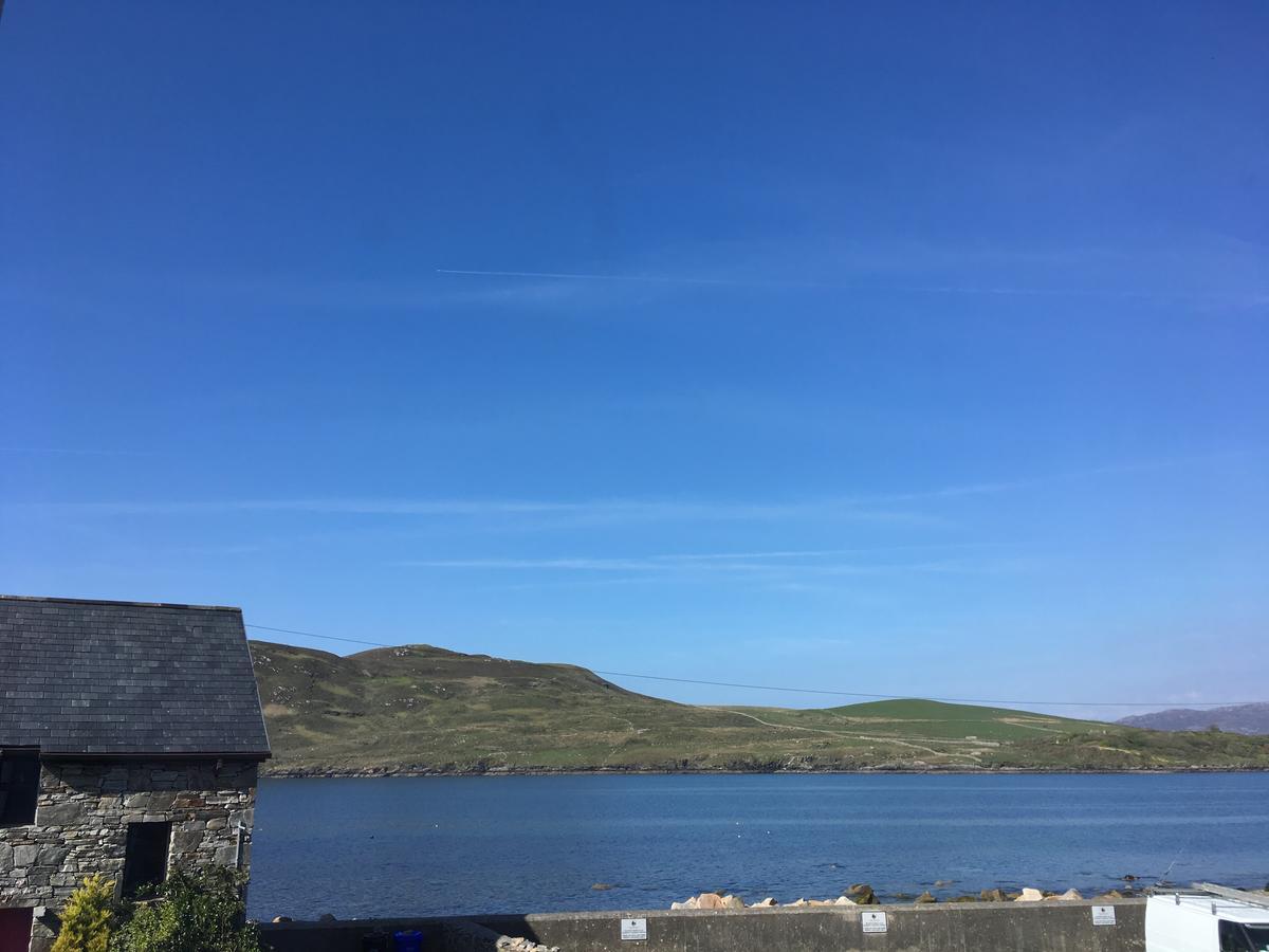 Bed and breakfast The Pier Bar , Cleggan Extérieur photo